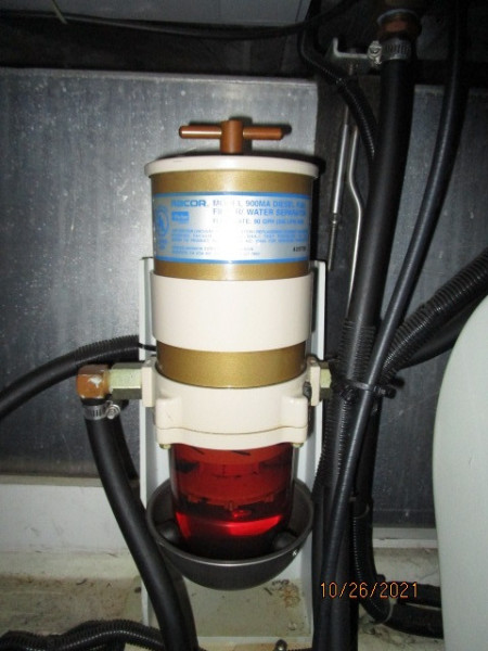 40' Carver starboard Racor fuel filter