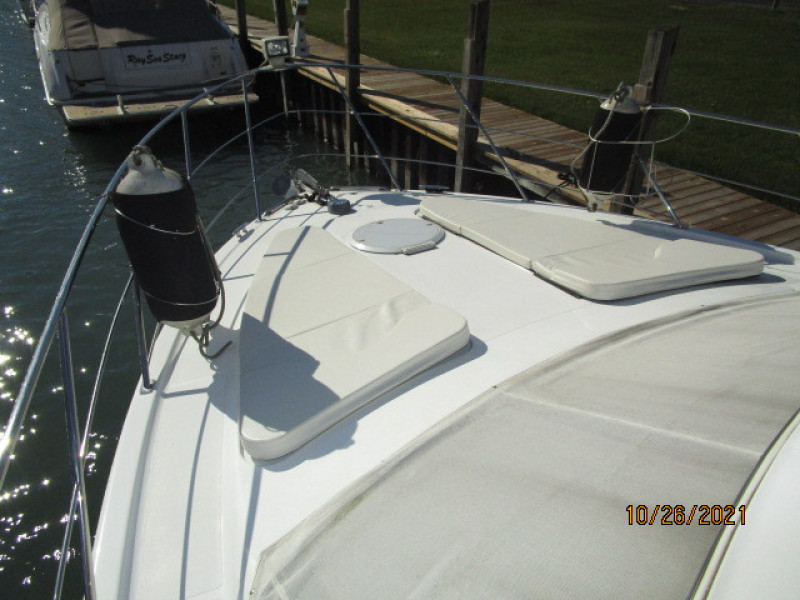 40' Carver foredeck