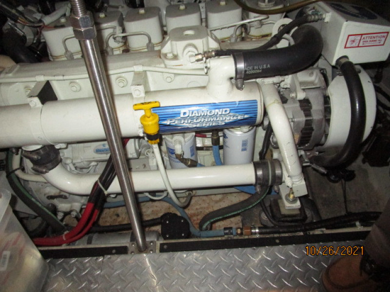 40' Carver port main engine