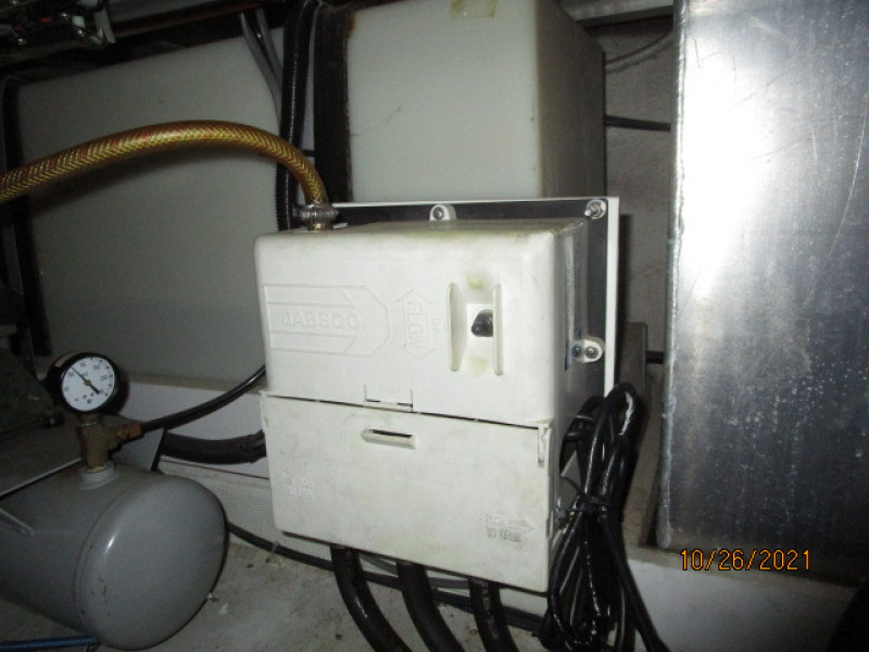 40' Carver oil change system