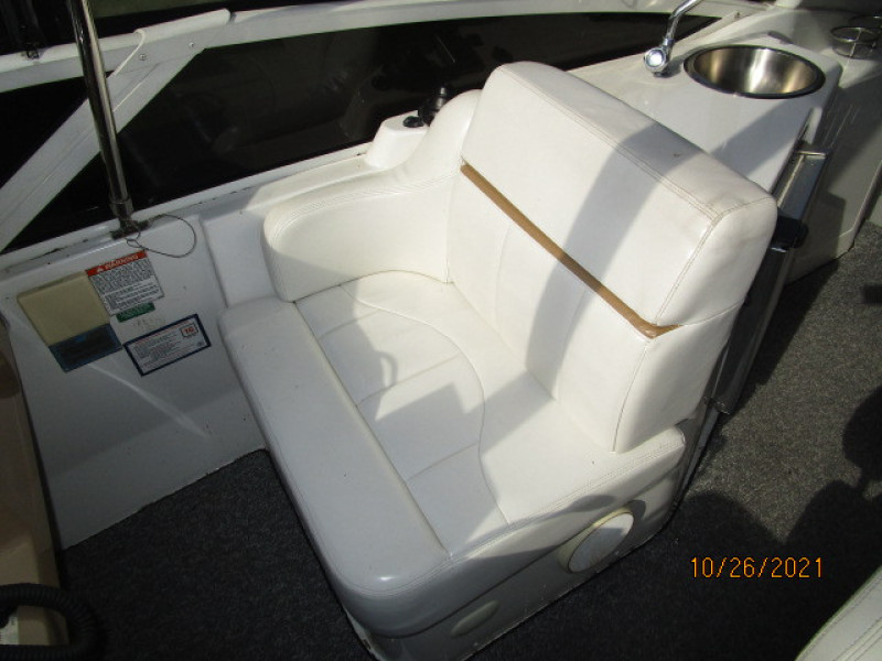 40' Carver flybridge starboard benchseat