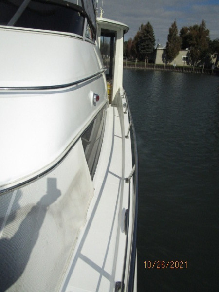 40' Carver port side deck1