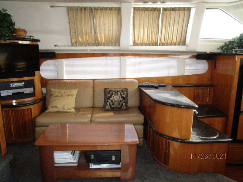 40' Carver salon port