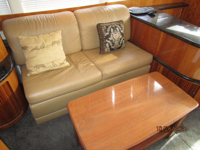 40' Carver salon port seating