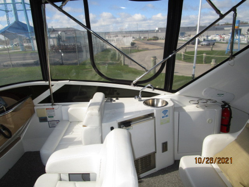 40' Carver flybridge starboard