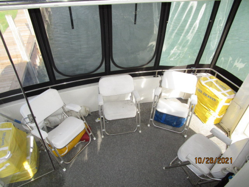 40' Carver sundeck