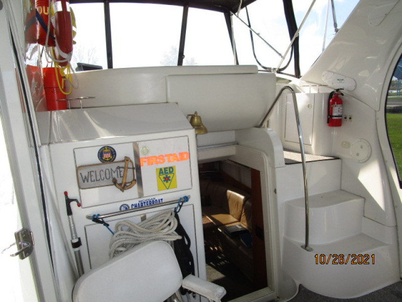 40' Carver sundeck forward