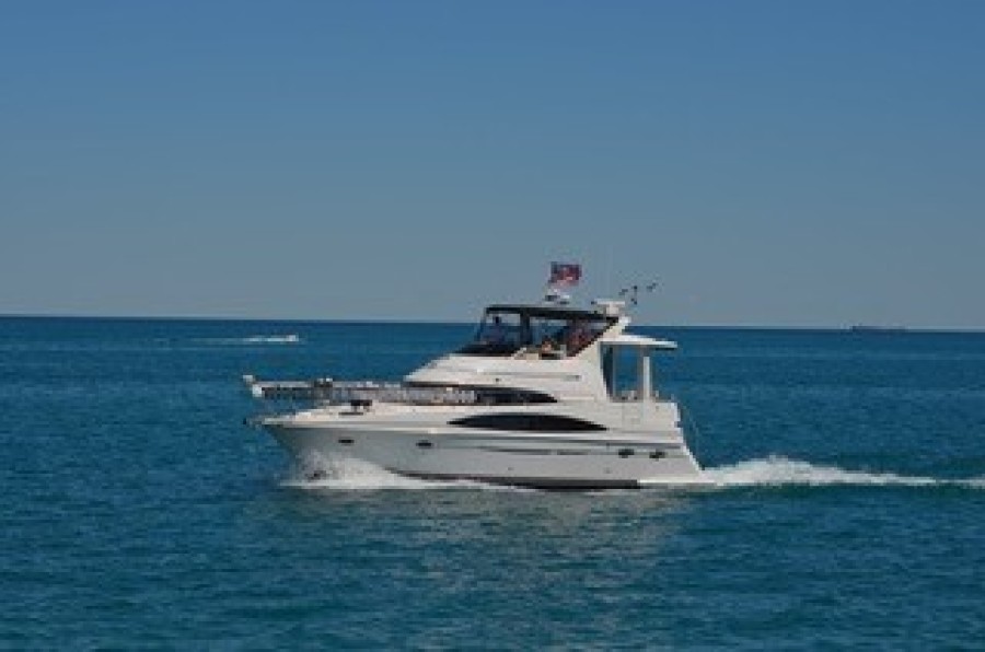 40' Carver underway
