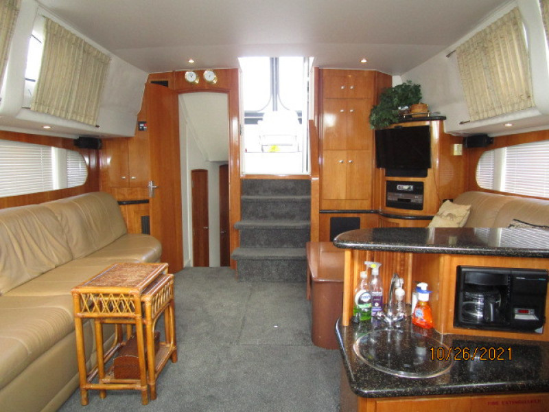 40' Carver salon aft