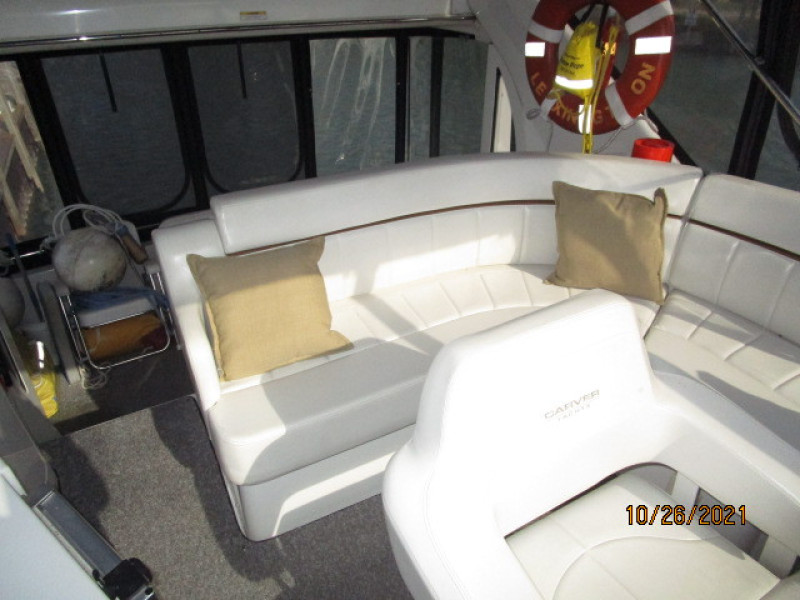 40' Carver flybridge aft