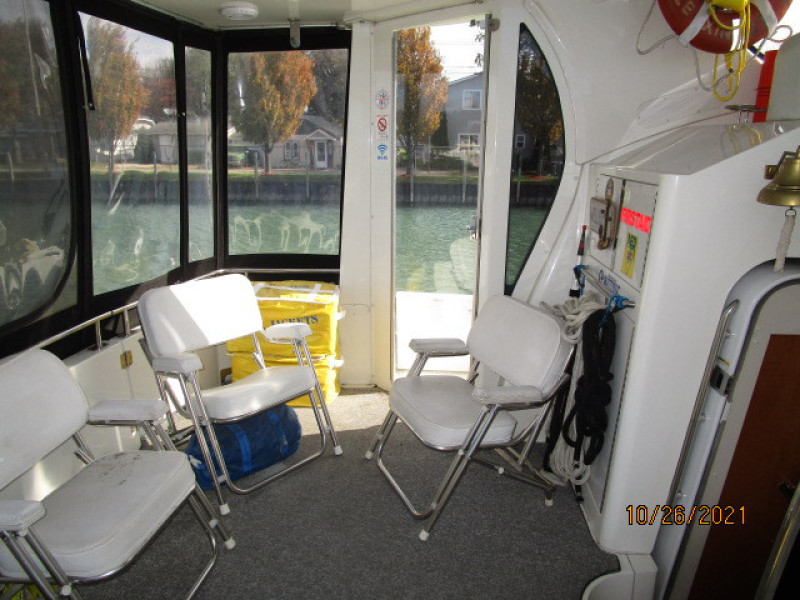 40' Carver sundeck port