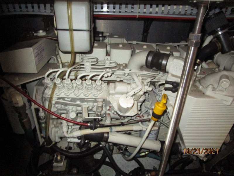 40' Carver starboard main engine