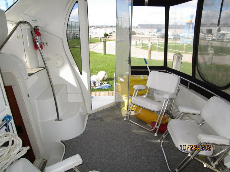 40' Carver sundeck starboard