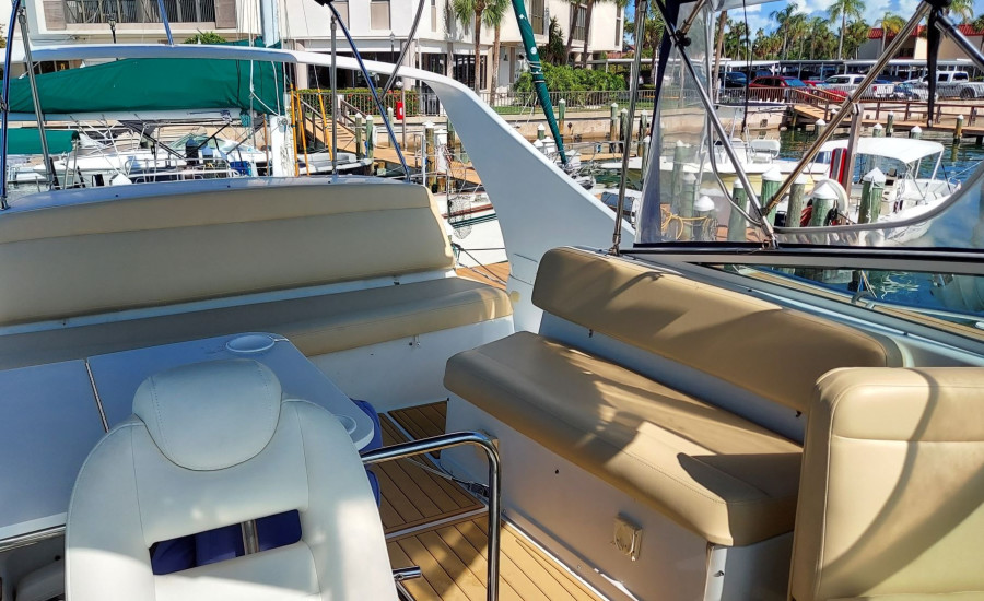 1998 Carver 350 Mariner