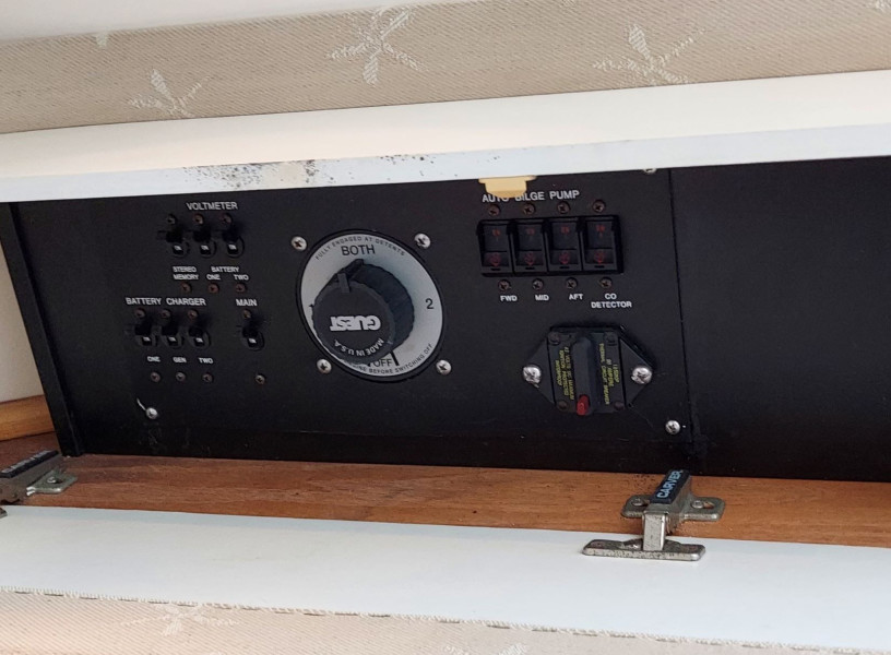 1998 Carver 350 Mariner