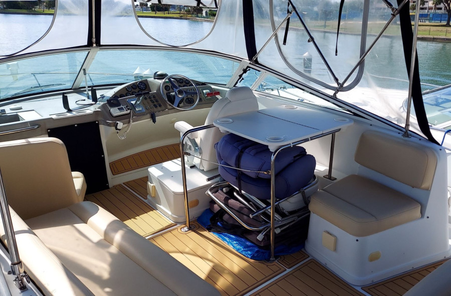 1998 Carver 350 Mariner