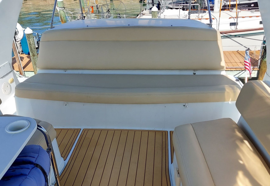 1998 Carver 350 Mariner