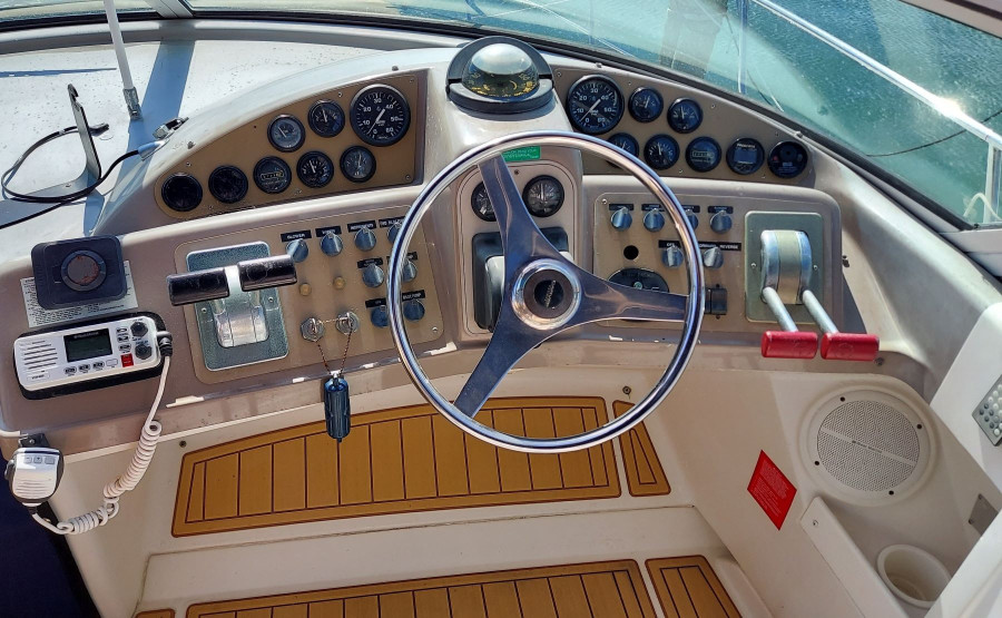 1998 Carver 350 Mariner