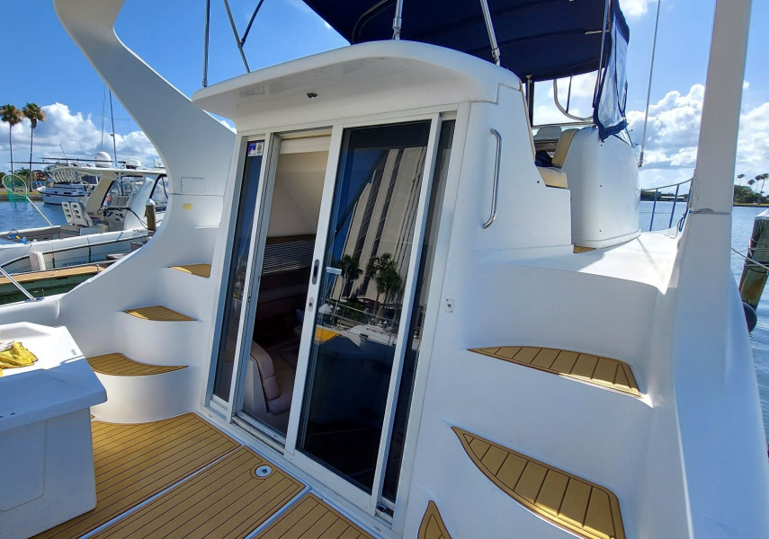 1998 Carver 350 Mariner