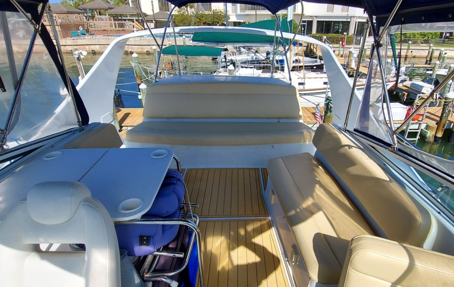 1998 Carver 350 Mariner