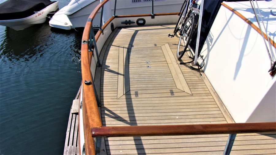 1978 Grand Banks Classic