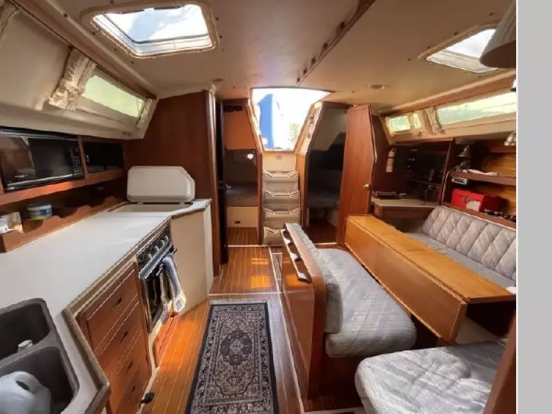 1990 Catalina 42 - 3 Cabin