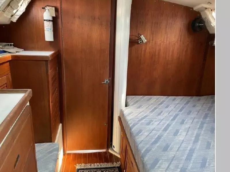 1990 Catalina 42 - 3 Cabin