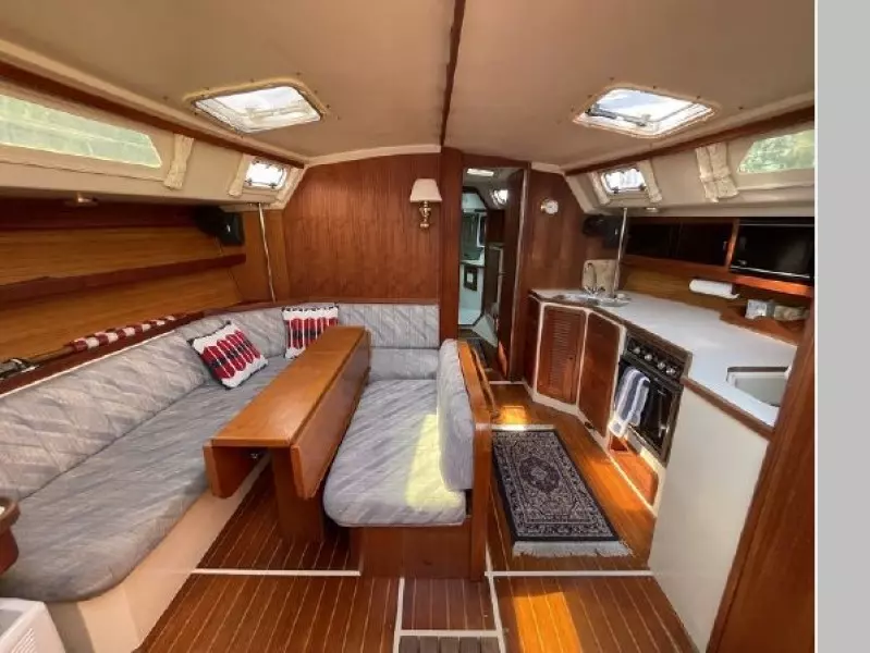1990 Catalina 42 - 3 Cabin