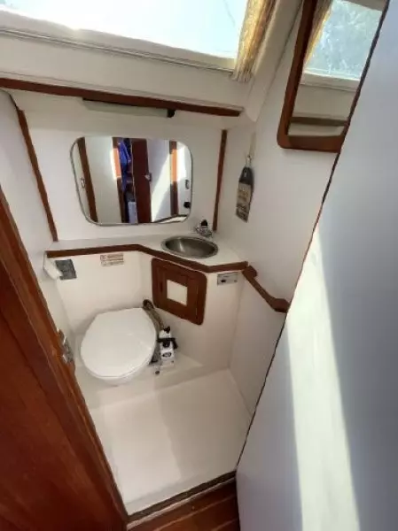 1990 Catalina 42 - 3 Cabin