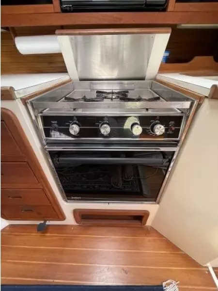 1990 Catalina 42 - 3 Cabin