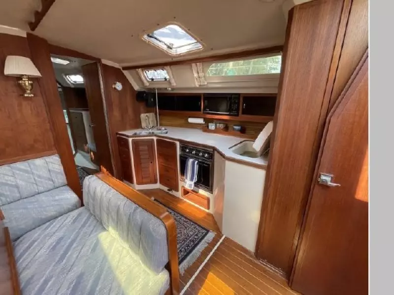 1990 Catalina 42 - 3 Cabin