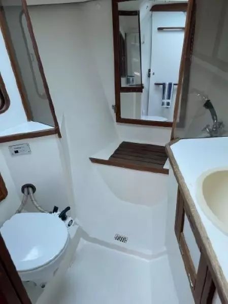 1990 Catalina 42 - 3 Cabin