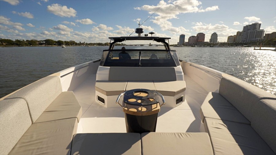 Ocean 55 - Cockpit Forward
