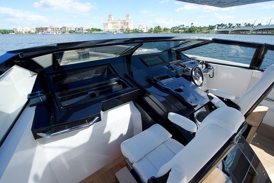 Ocean 55 - Helm