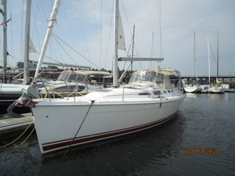 38' Marlow-Hunter port forward profile2