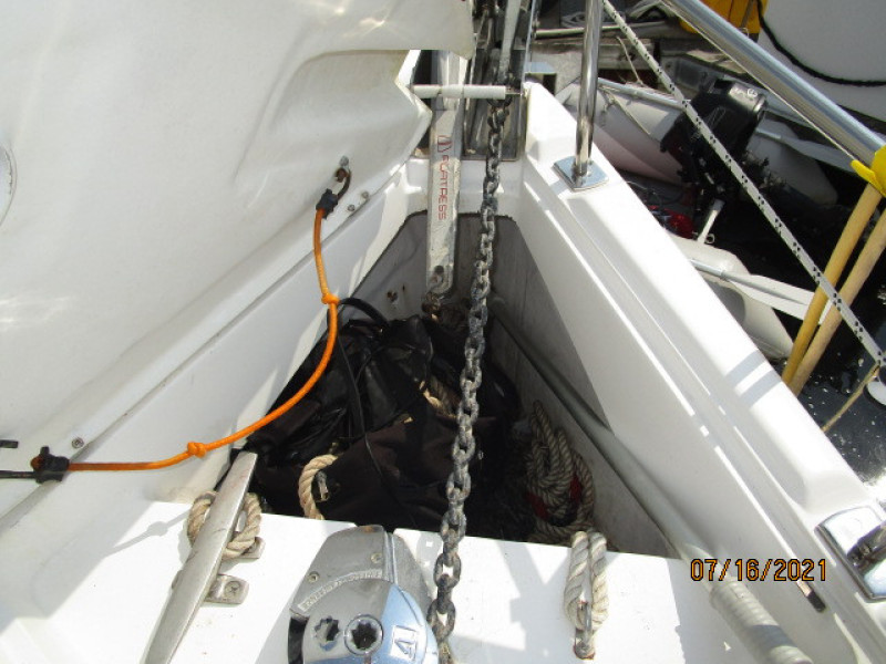 38' Marlow-Hunter anchor windlass uncovered