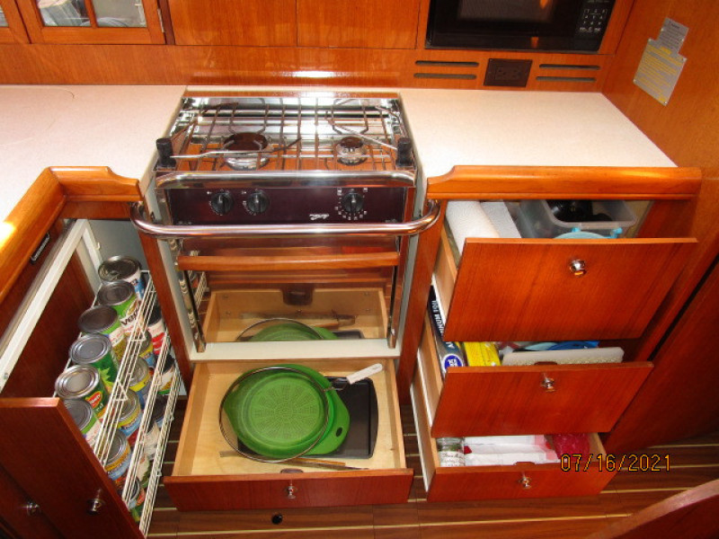 38' Marlow-Hunter galley storage