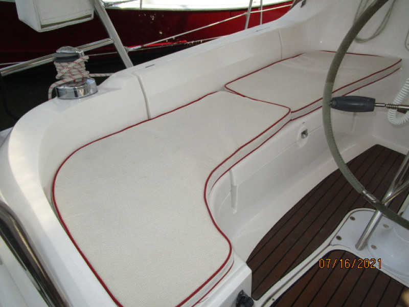 38' Marlow-Hunter cockpit port seating