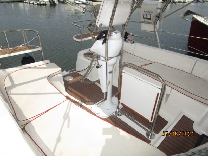 38' Marlow-Hunter cockpit aft1