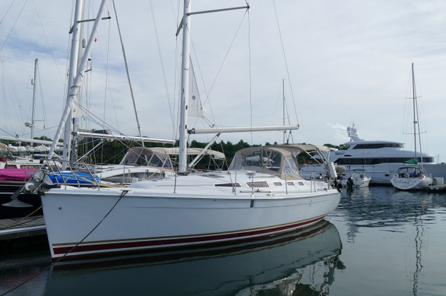38' Marlow-Hunter port forward profile1