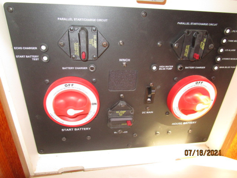 38' Marlow-Hunter electrical panel2