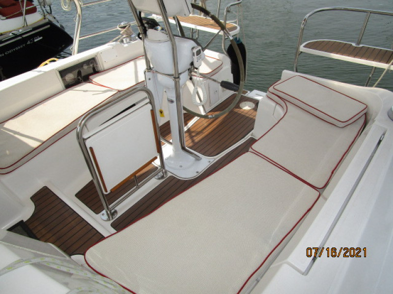 38' Marlow-Hunter cockpit aft2