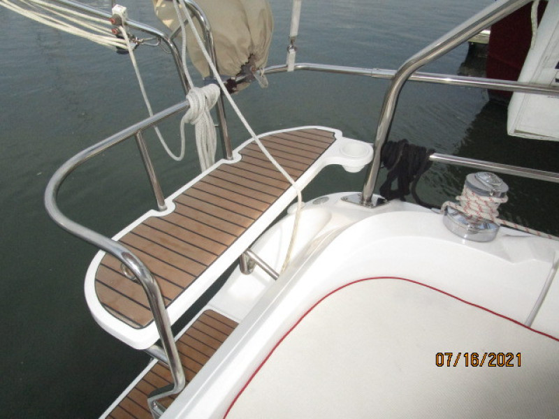 38' Marlow-Hunter cockpit port rail seat