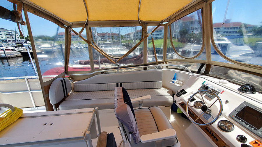 2002 Mainship 390