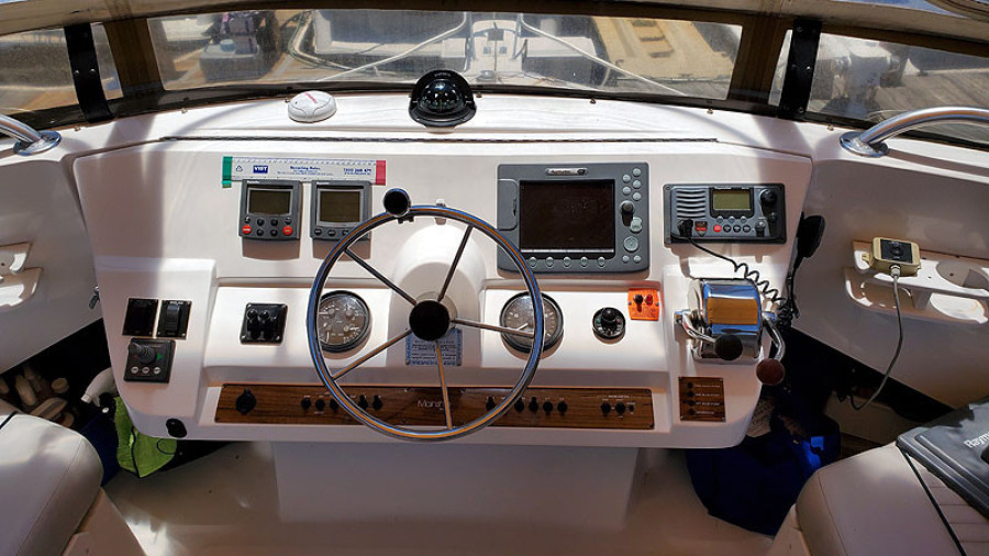 2002 Mainship 390