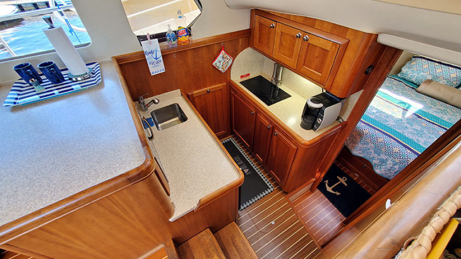 2006 Mainship 34