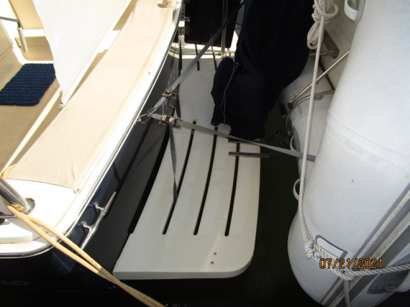 34' Mainship swimplatform