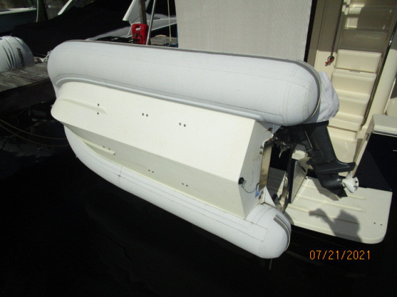 34' Mainship tender3