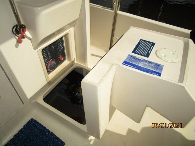 34' Mainship engine room access