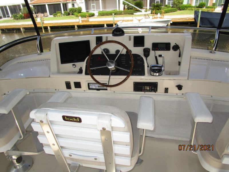 34' Mainship flybridge helm